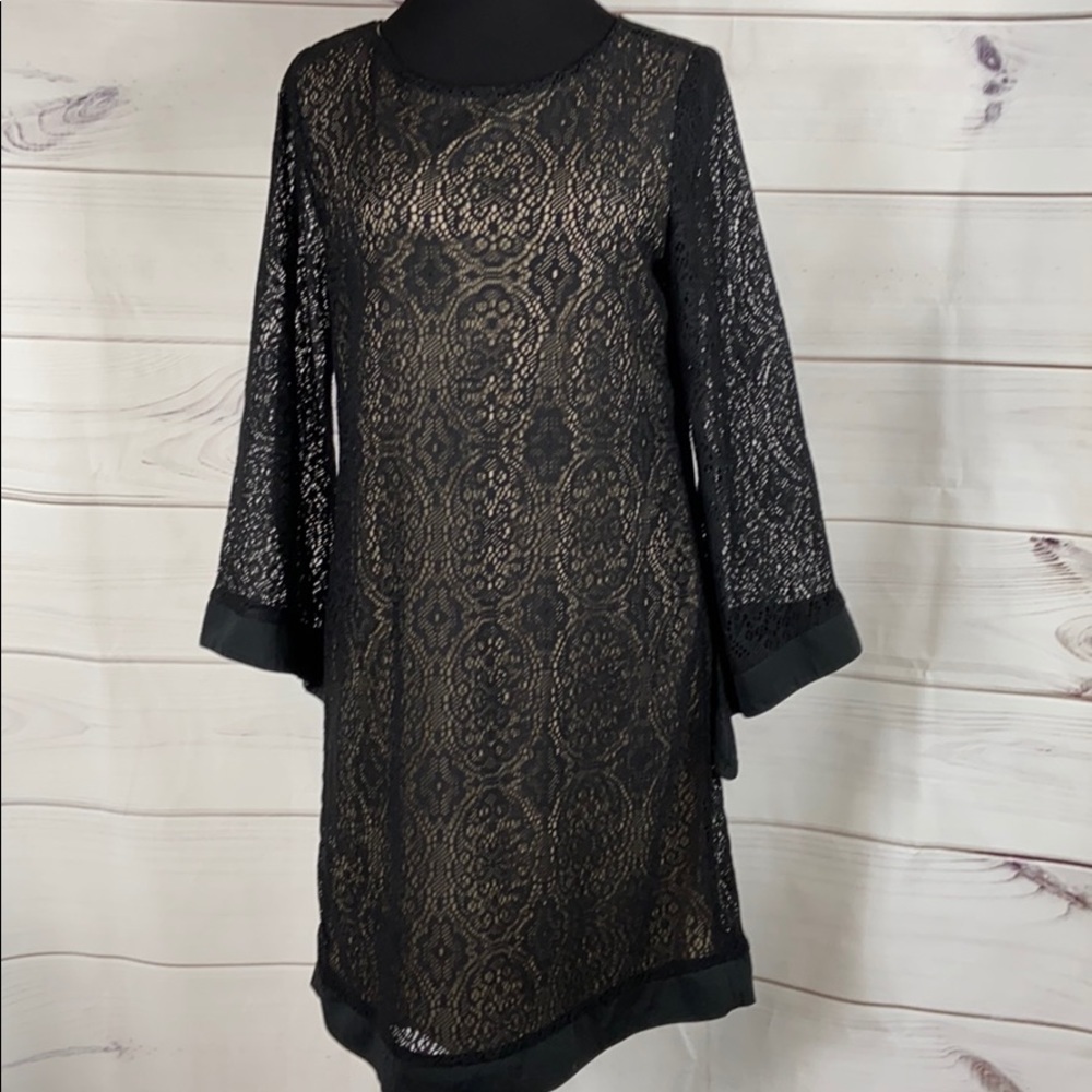 TACERA LACE DRESS BELL SLEEVE ~ M